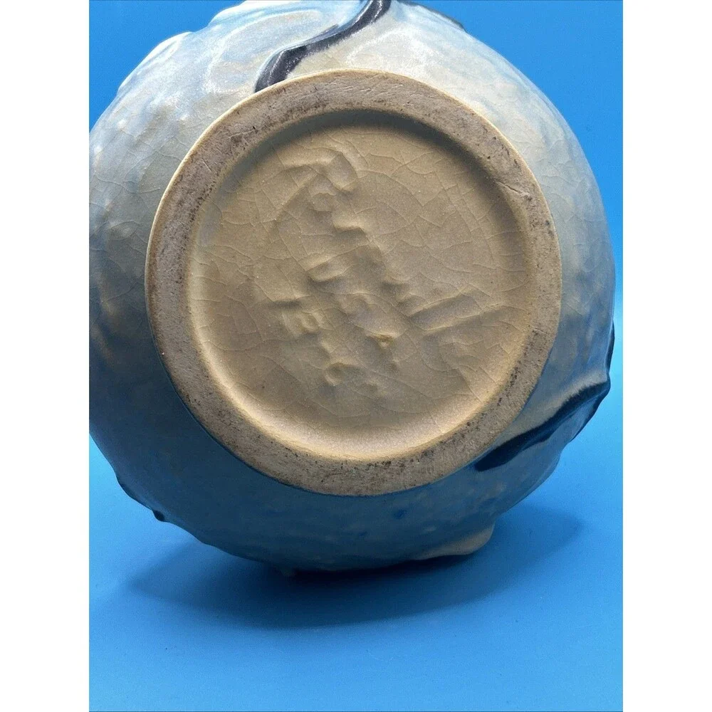 Roseville Magnolia Pottery - 1940's Roseville Magnolia 13-6